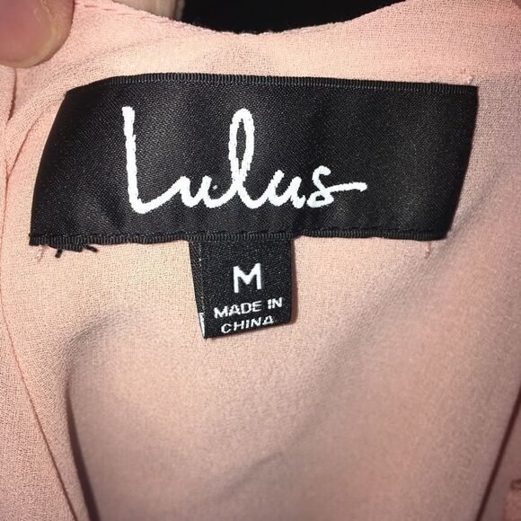 Lulu’s blush pink split/v-neck silky M strappy top - Picture 3 of 3
